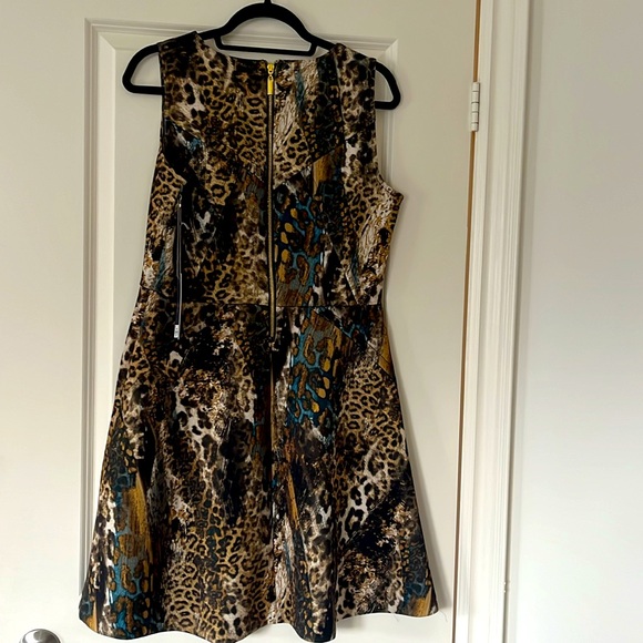 Jennifer Lopez, sleeveless cocktail dress, animal print - Picture 2 of 3